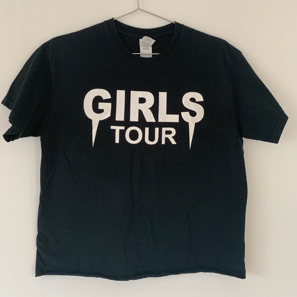 Girls Tour black graphic tee